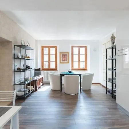 Casa Sakurai * Сан-Феделе-Интельви